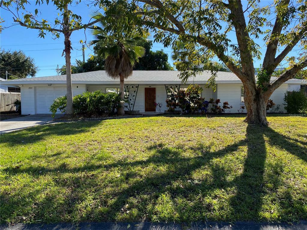 Property Photo:  2236 Tulip Street  FL 34239 