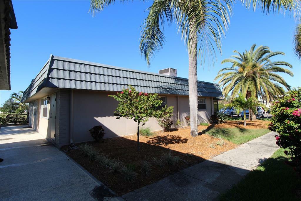 Property Photo:  1802 Bedford Terrace 170  FL 33573 