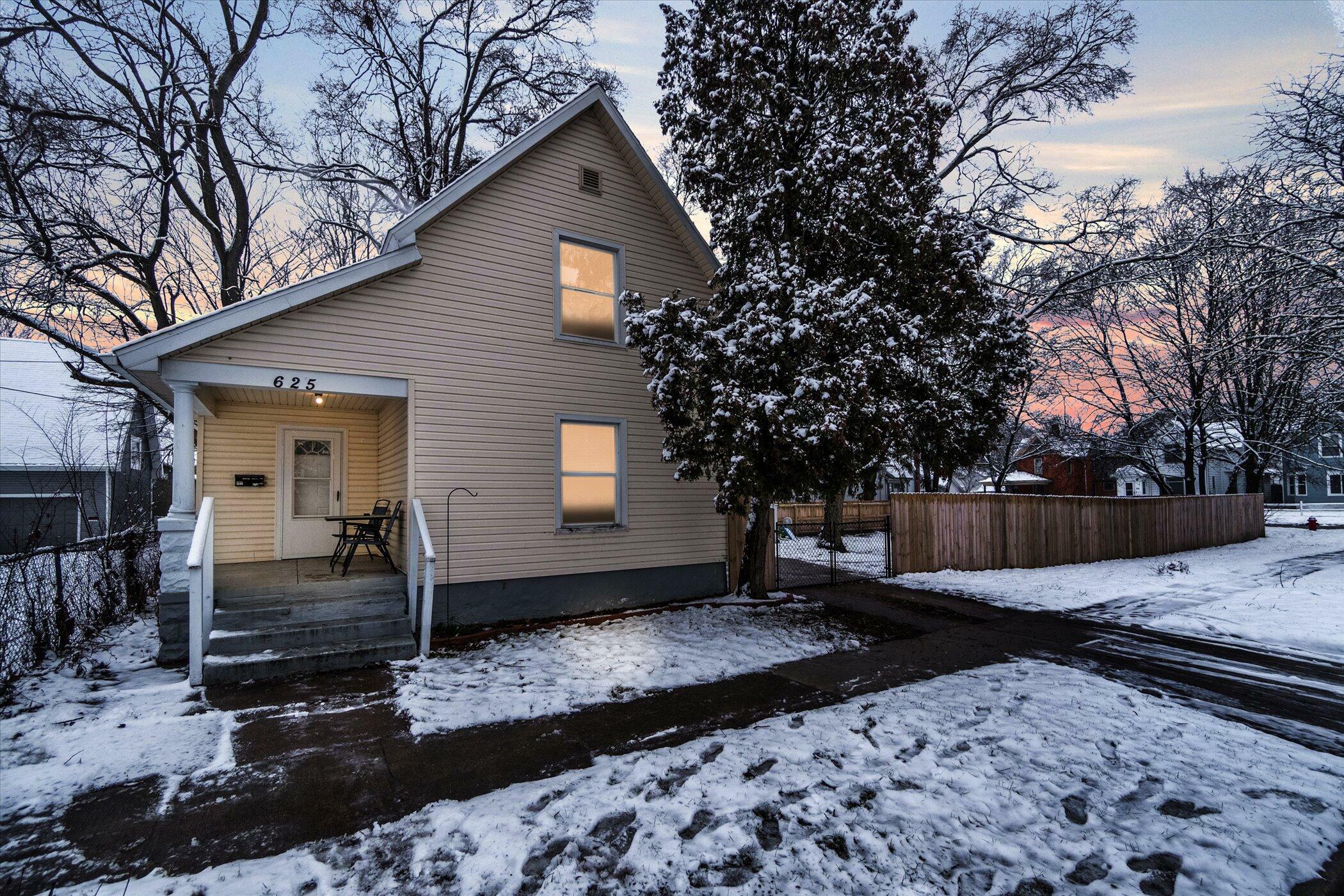 Property Photo:  625 Hallett Street  MI 49202 