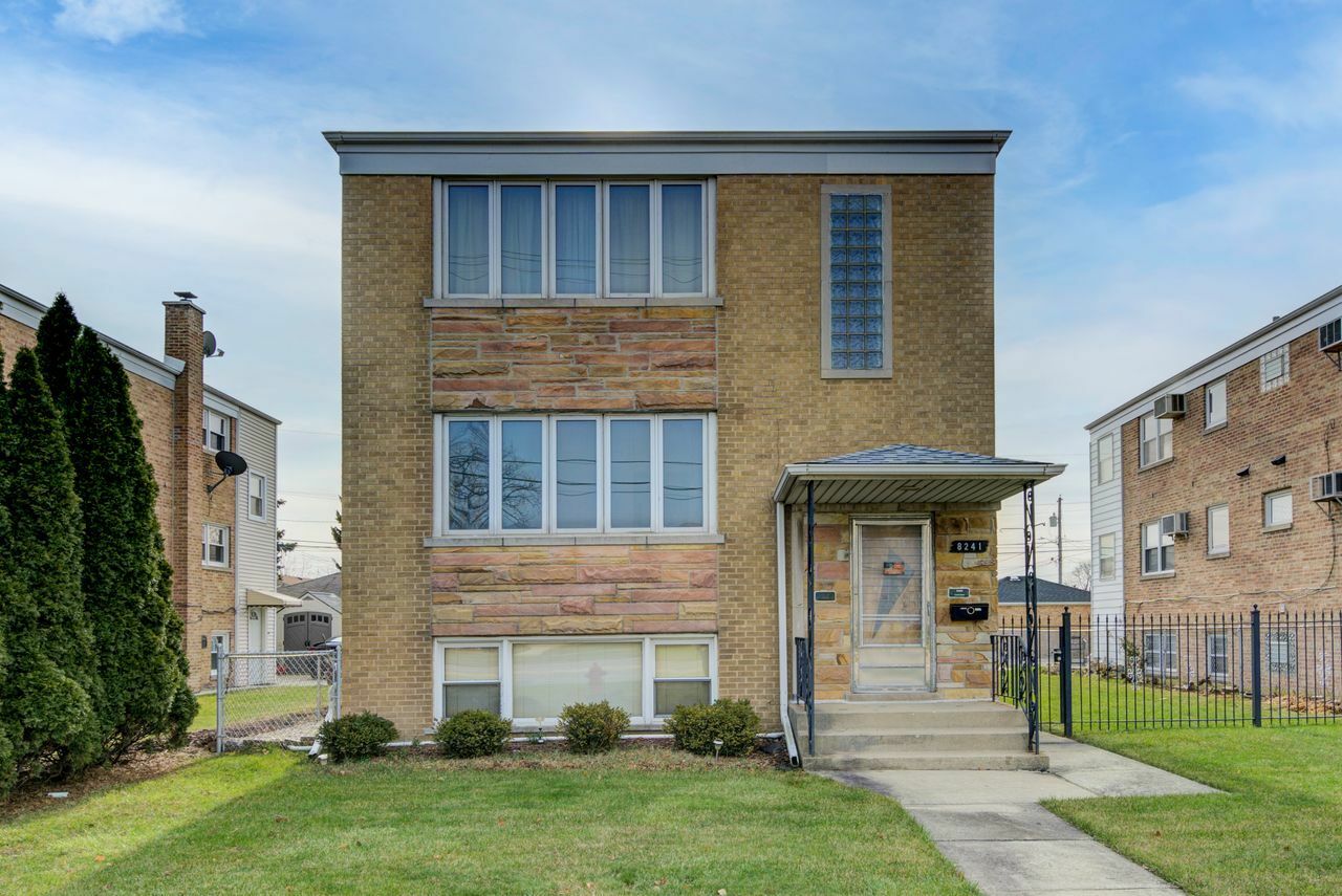 Property Photo: 8241 W Lawrence Avenue IL 60706