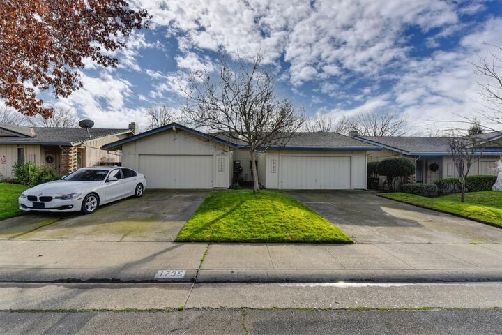 1733 1735 Avondale Avenue  Sacramento CA 95825 photo