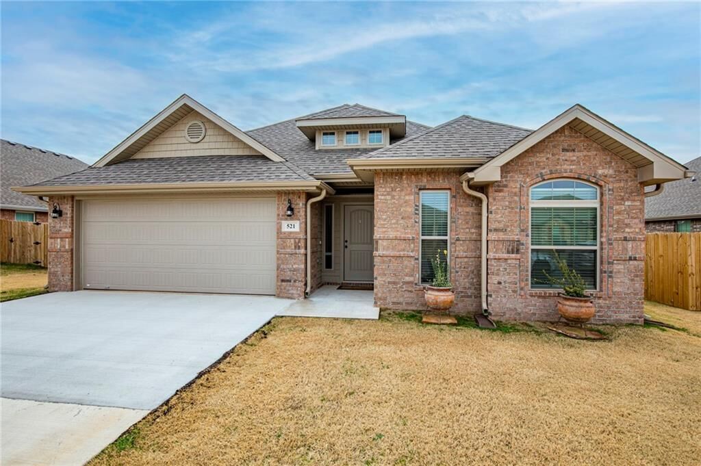 Property Photo:  521 Cortland Street  AR 72712 