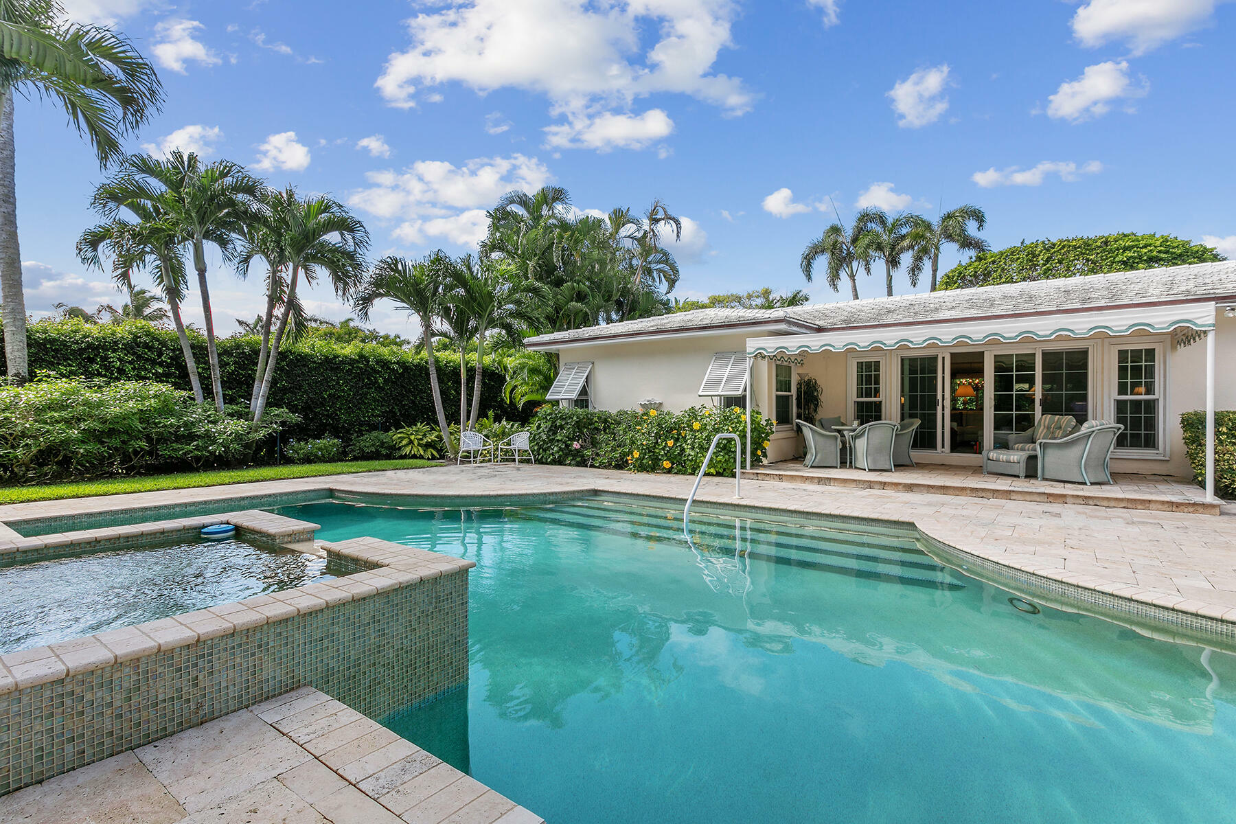Property Photo: 1421 N Lake Way FL 33480