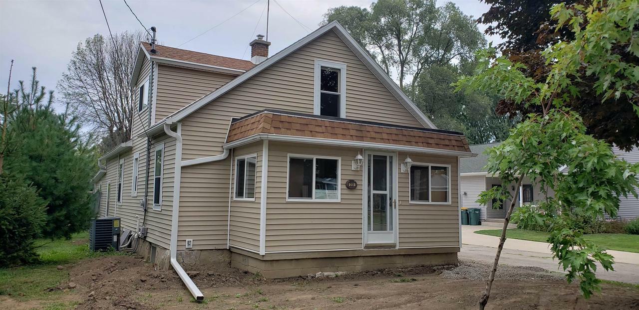 Property Photo:  304 East Burnett St  WI 53916 