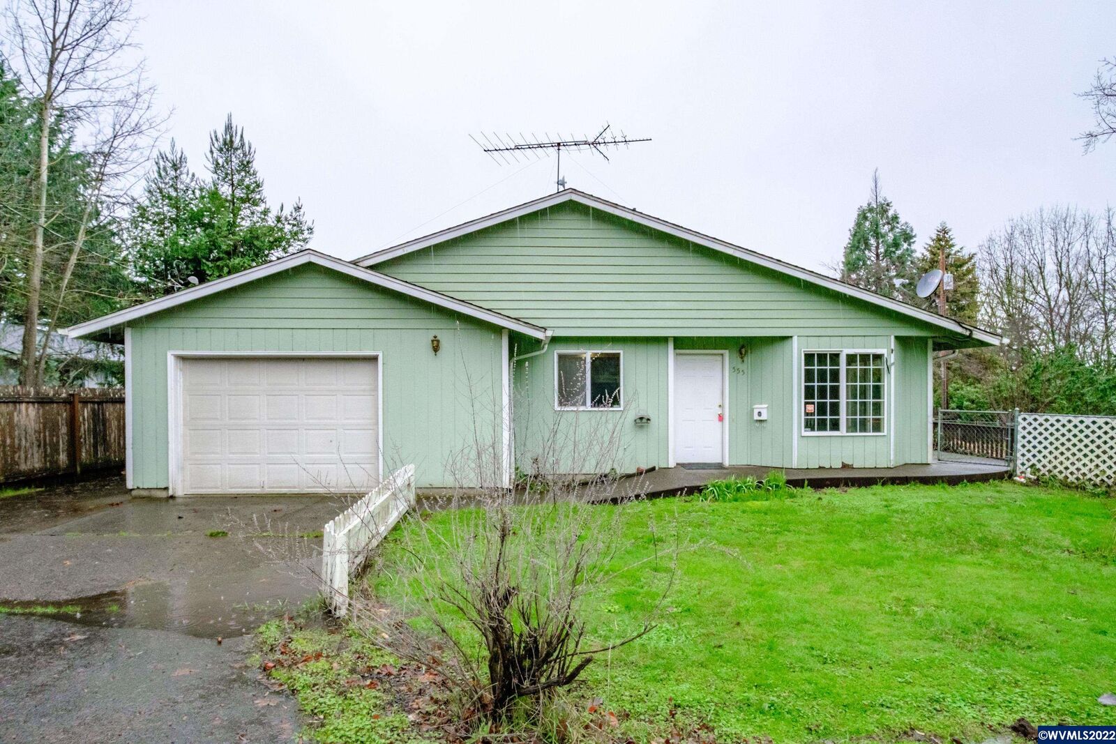 Property Photo:  555  Ash St  OR 97327 