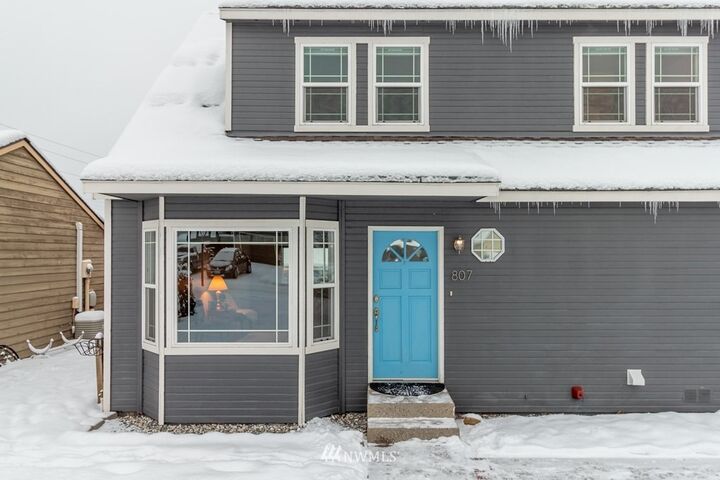 Property Photo:  807 Kristi Court  WA 98801 