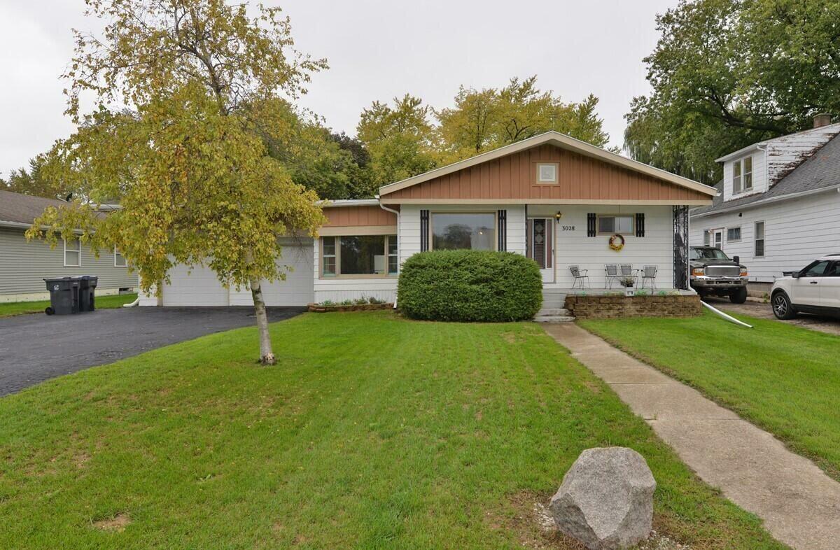 Property Photo:  3028 Hamlin St  WI 53406 