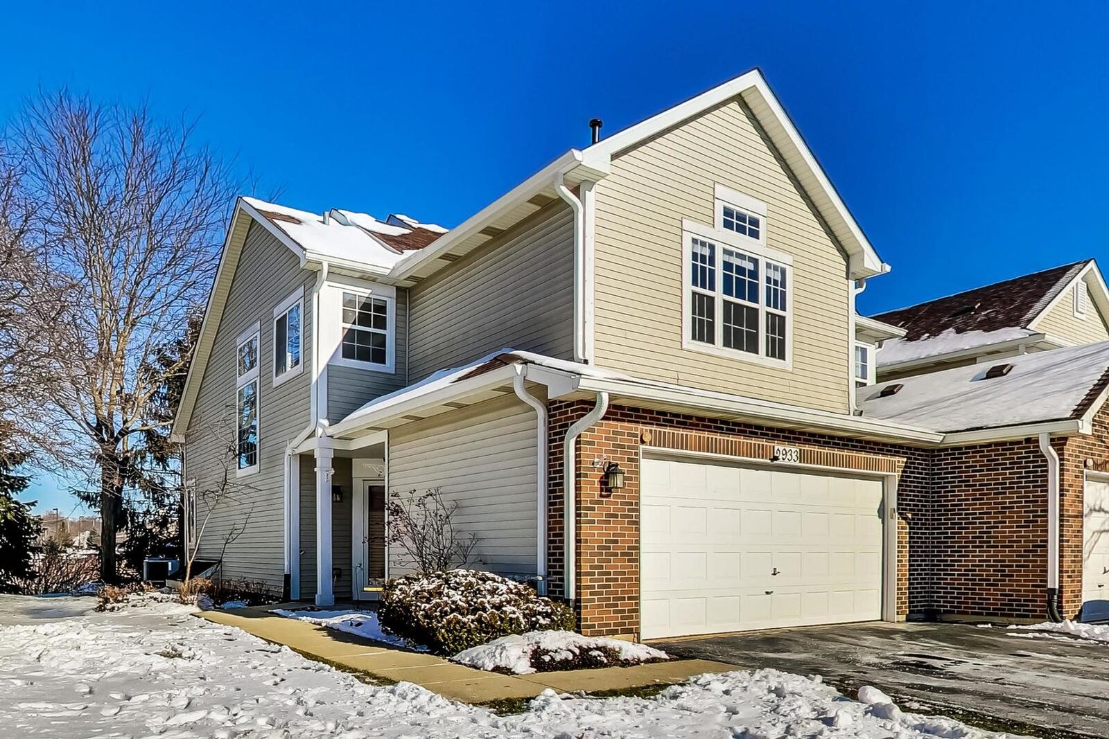 Property Photo: 2933 Kentshire Circle IL 60564
