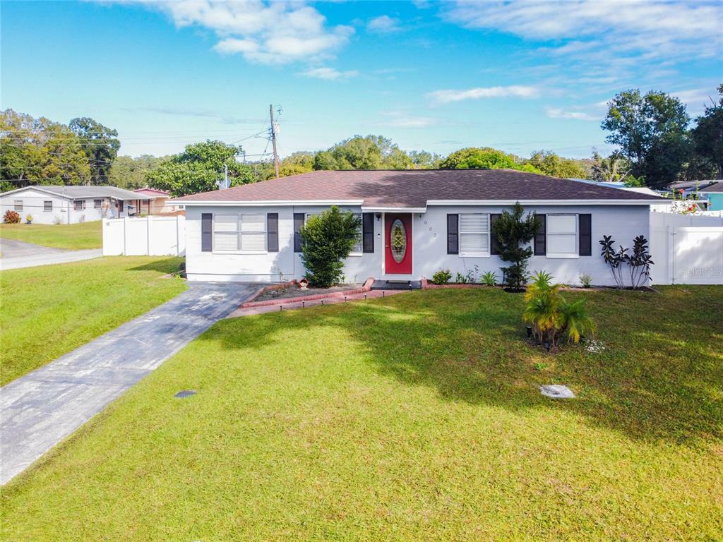 Property Photo: 4002 Fawn Circle FL 33610