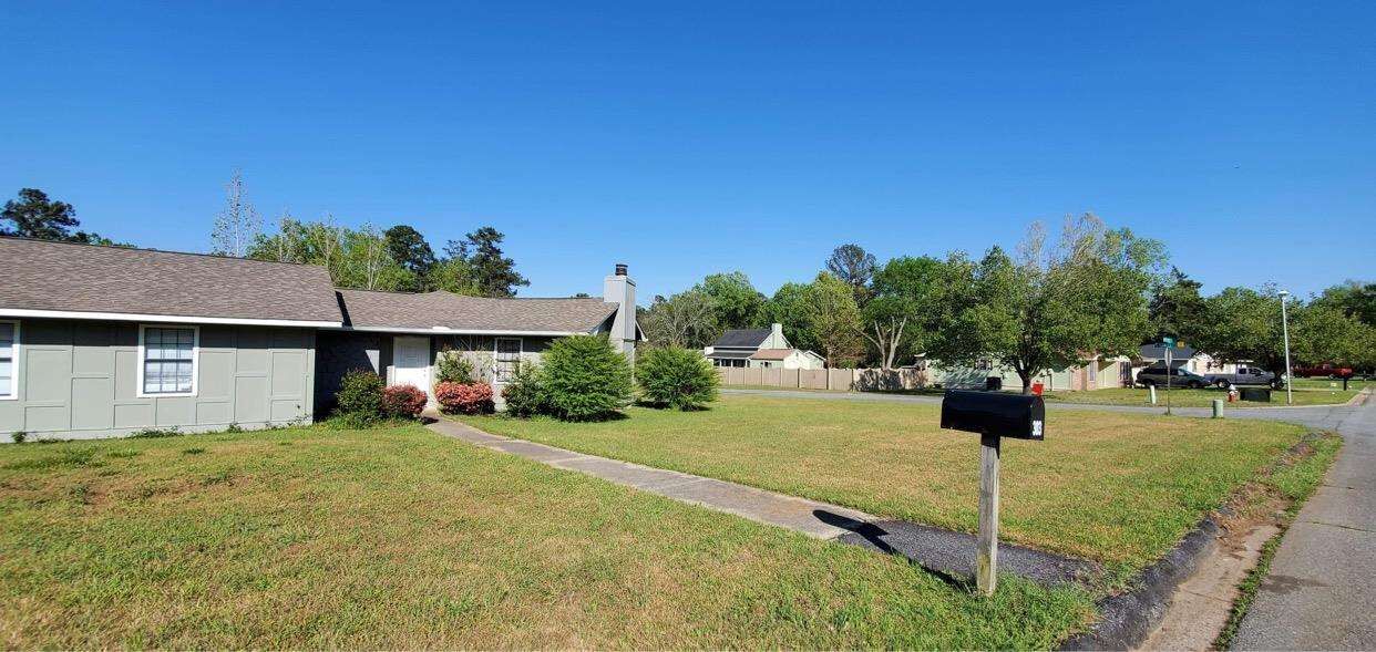 Property Photo:  303 Wake Forest Drive  GA 31093 