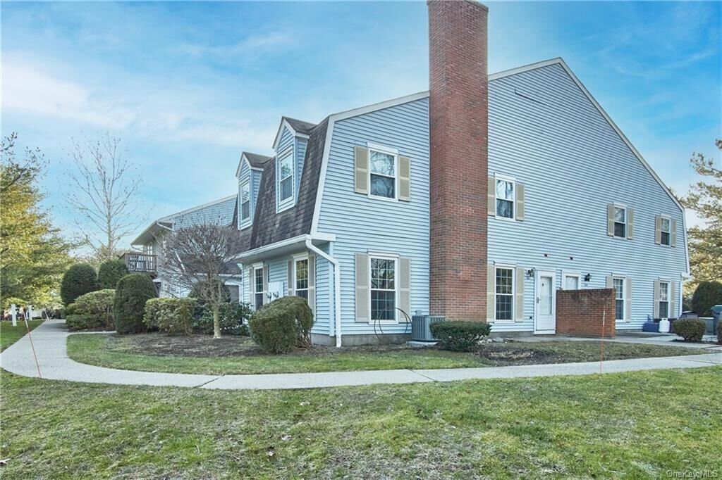 Property Photo:  62 Homestead Village Drive  NY 10990