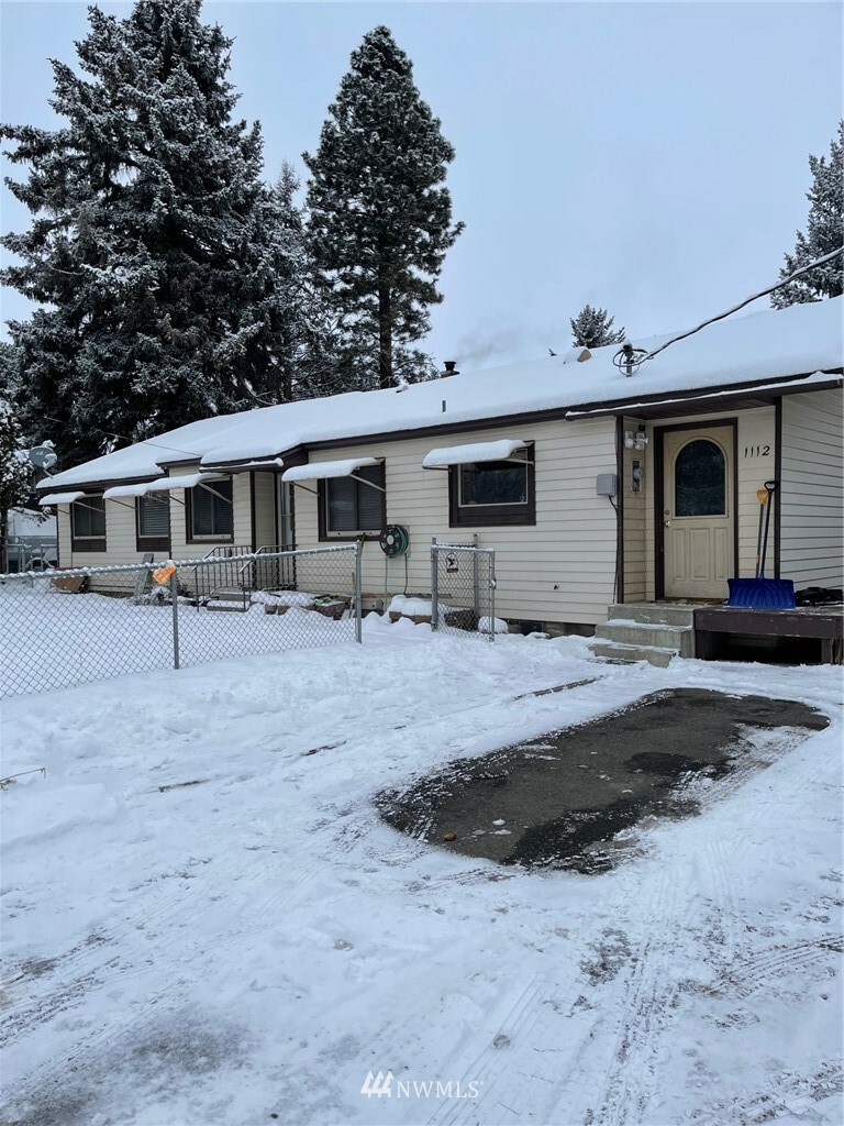 Property Photo:  1112 N Brooklane Street  WA 98926 