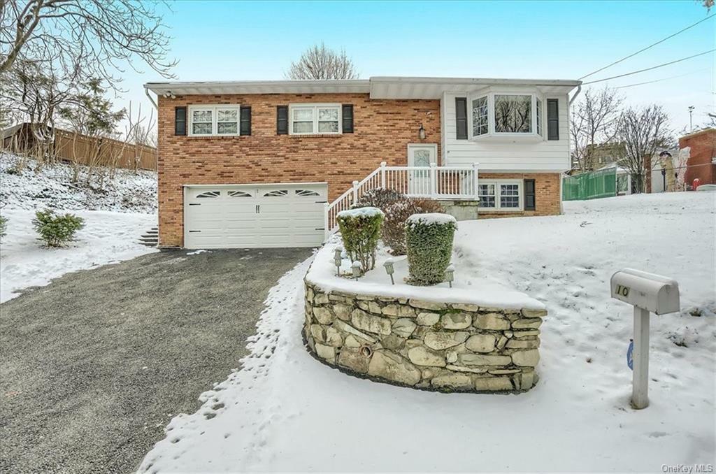 Property Photo:  10 Lucas Drive  NY 12553 