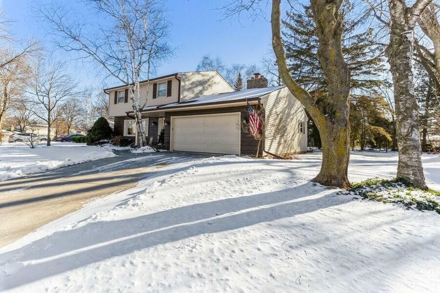 Property Photo:  W61n966 Crescent Dr  WI 53012 