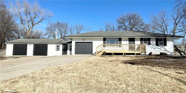 Property Photo:  700 NE 79th Terrace  MO 64118 