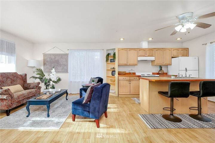 Property Photo: 1012 Pearl WA 98310