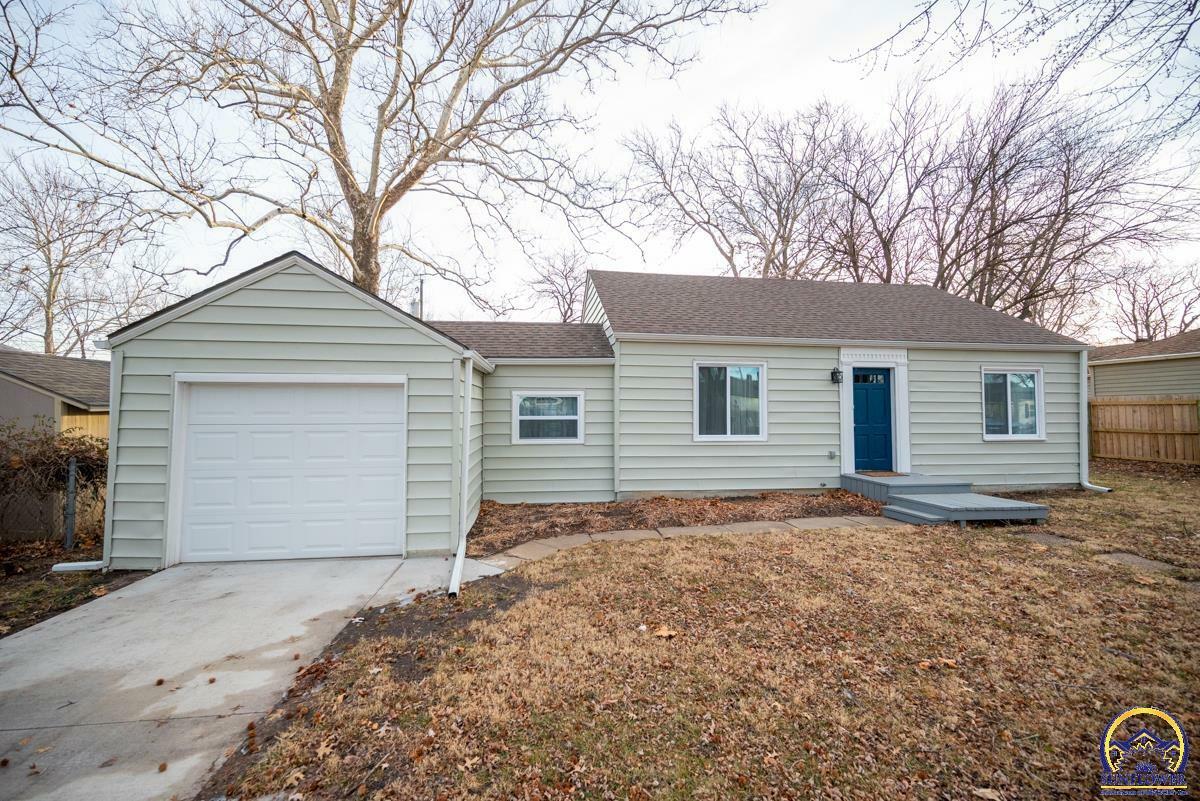 Property Photo:  5812 SE Cross St  KS 66619 