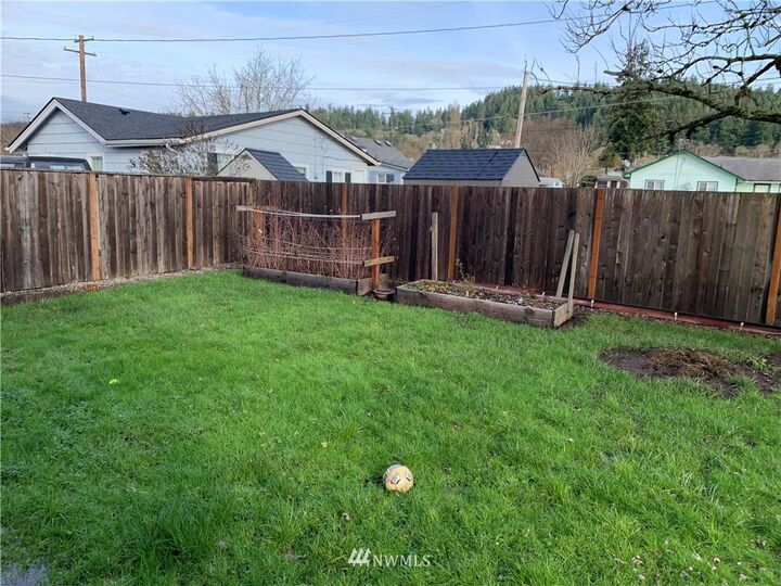 Property Photo: 1040 SW William Avenue WA 98532