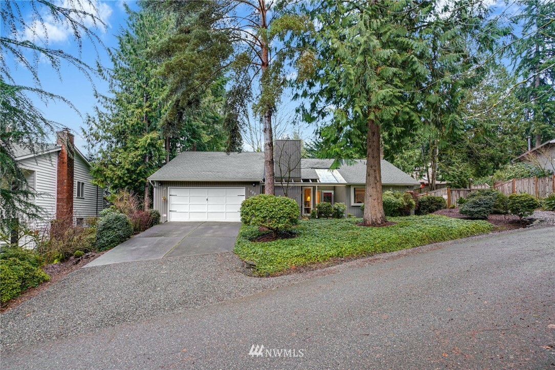 Property Photo:  400 Kalmia Place NW  WA 98027 