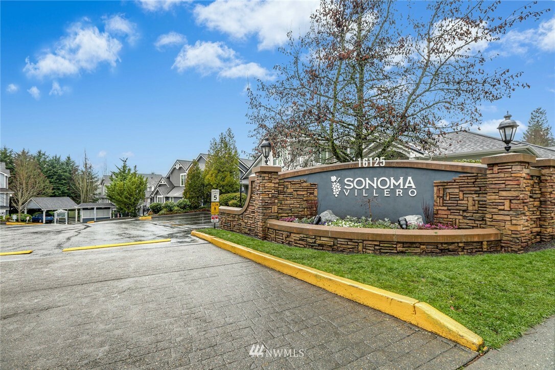 Property Photo:  16125 Juanita Woodinville Way NE 1302  WA 98011 