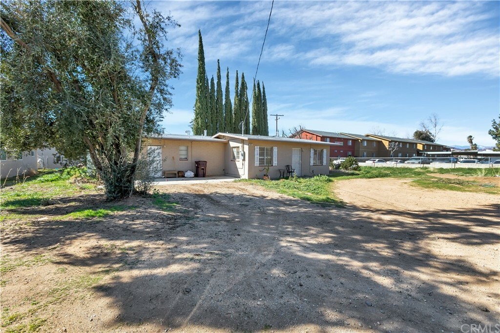 Property Photo:  885 Cherry Avenue  CA 92223 