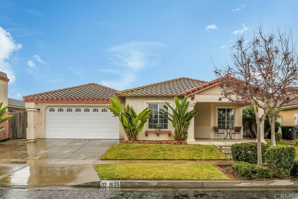 Property Photo:  1635 Santillan Avenue  CA 93458 