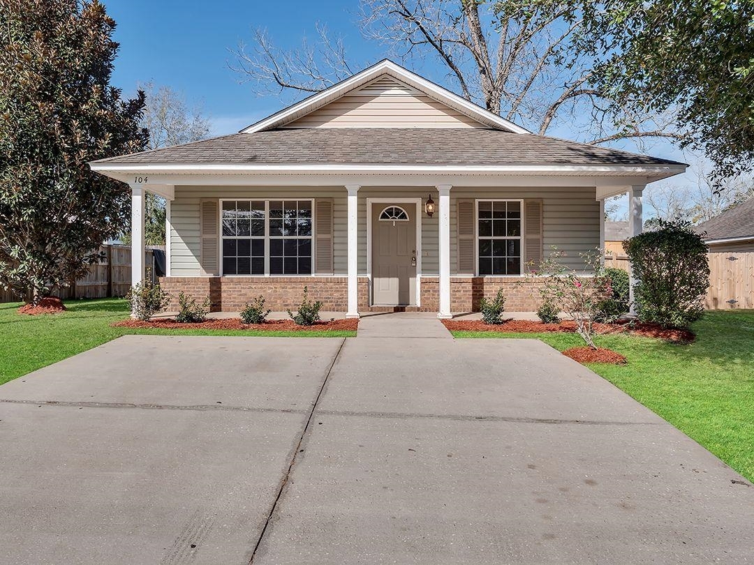 Property Photo:  104 E 12th Avenue  FL 32333 