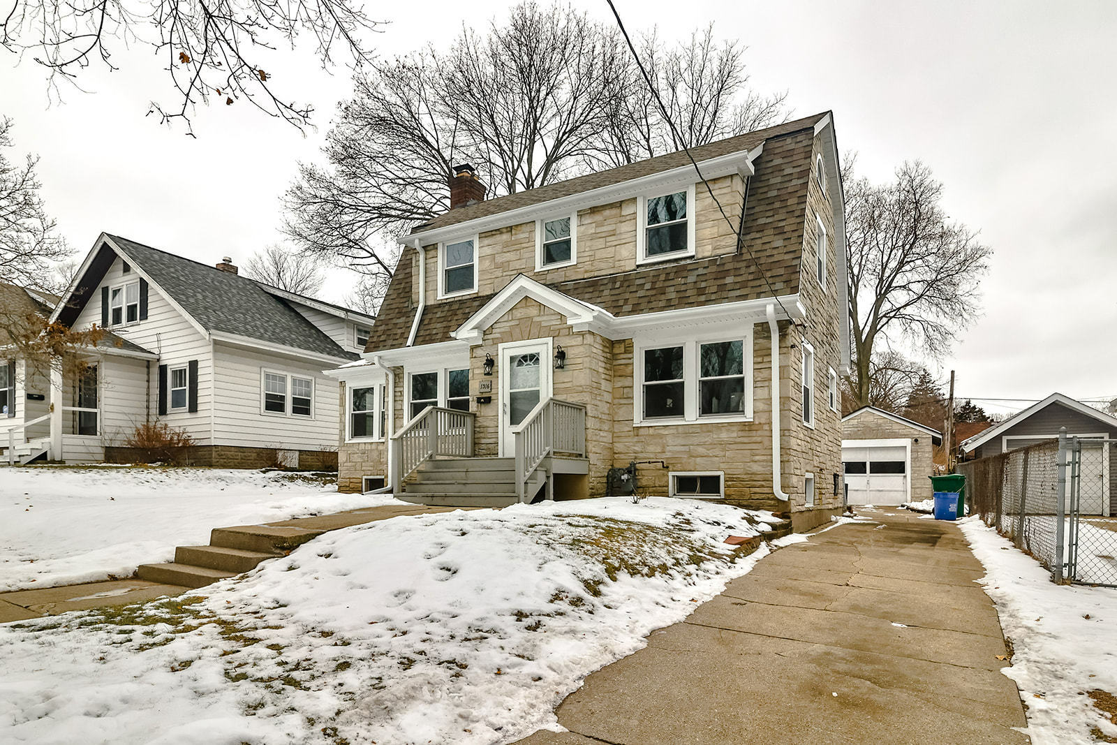 Property Photo:  1316 Grant Avenue  IL 61103 