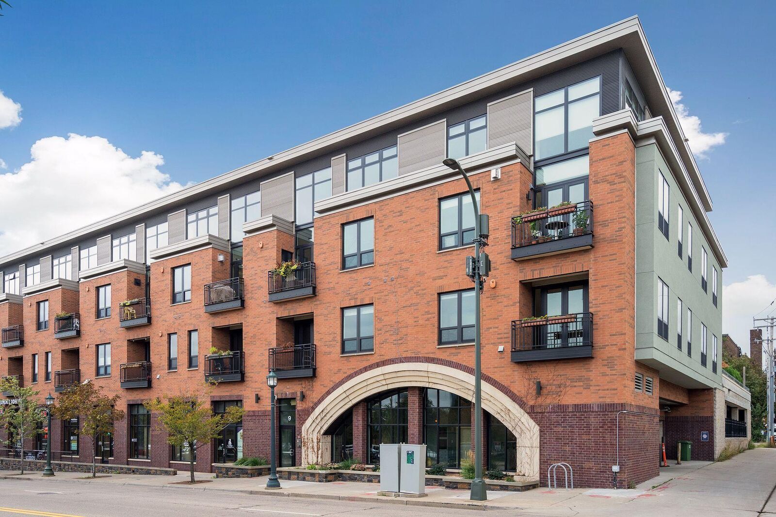 Property Photo:  9 W Franklin Avenue 305  MN 55404 