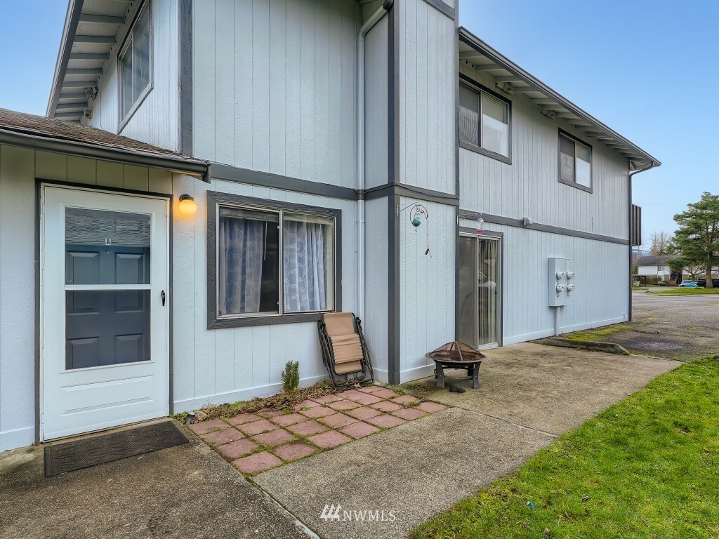 Property Photo: 2547 Warner Avenue WA 98022