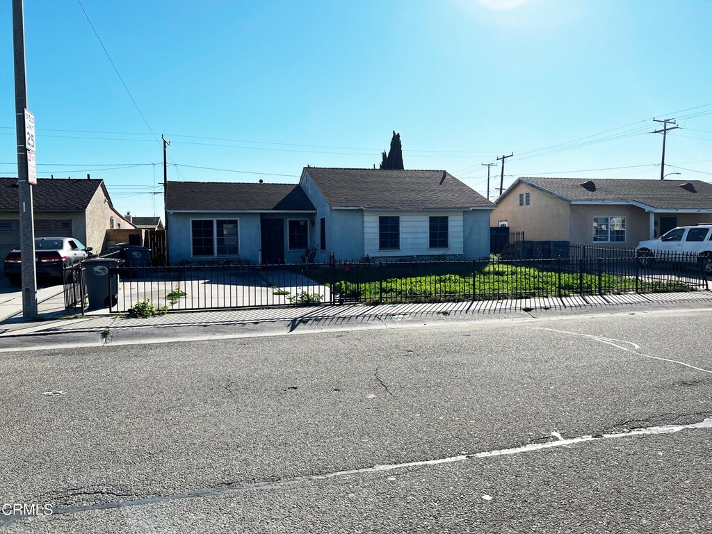 Property Photo:  342 W Elm Street  CA 93033 