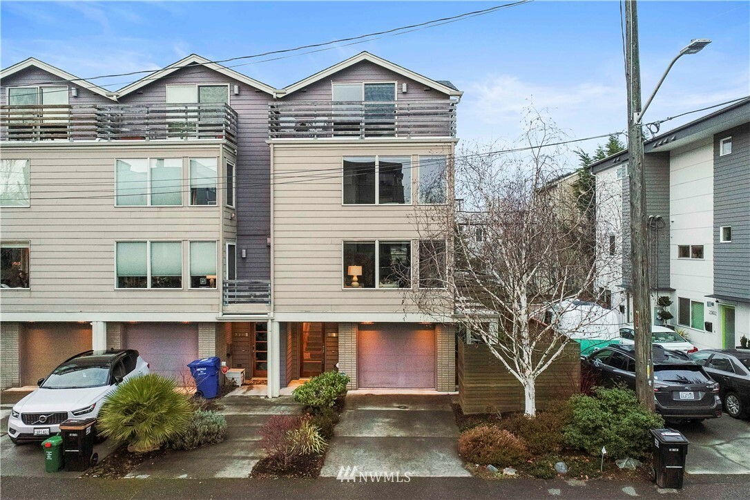 Property Photo:  2310 W Lynn Street  WA 98199 