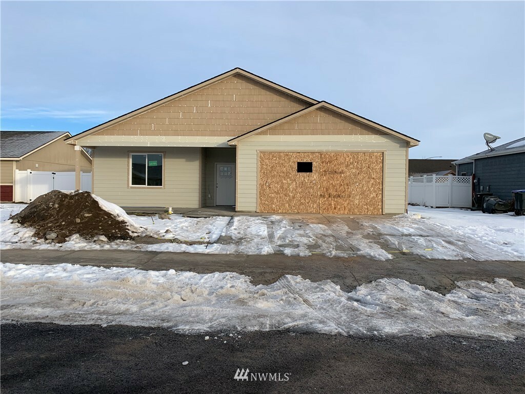 1304 W Century Street  Moses Lake WA 98837 photo