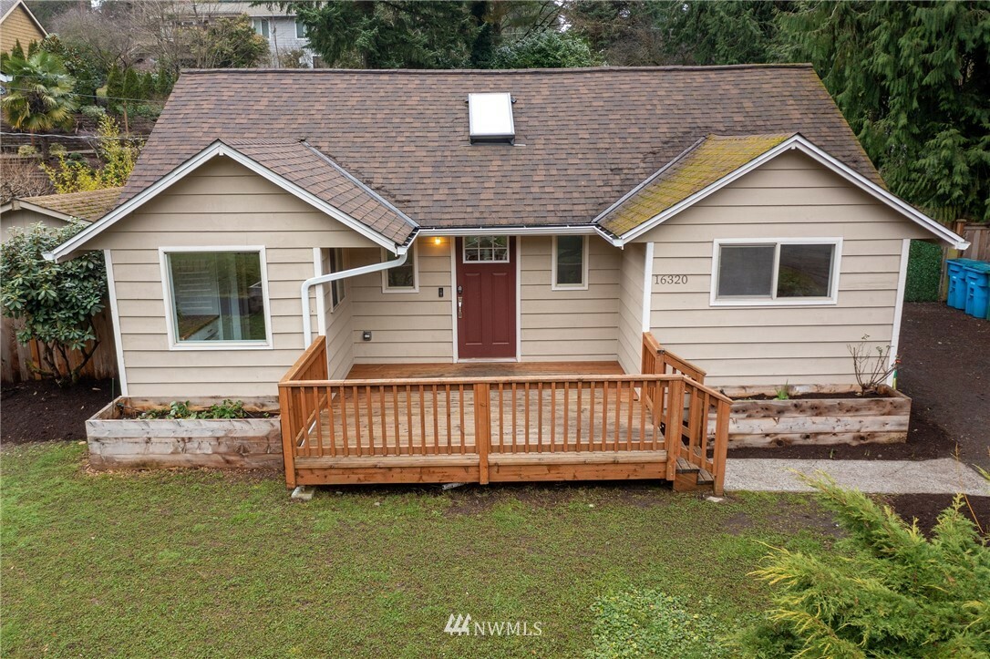 Property Photo:  16320 Fremont Place N  WA 98133 