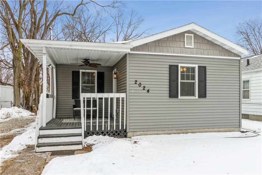 Property Photo:  2024 E 24th Street  IA 50317 