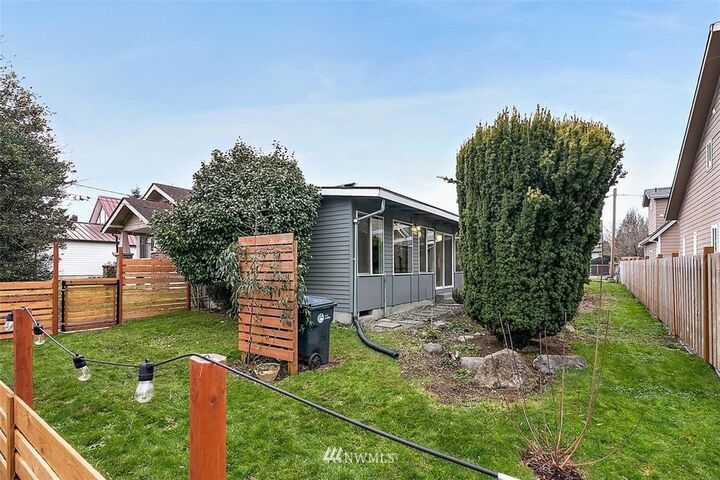 Property Photo:  133 Thomas Street NW  WA 98502 