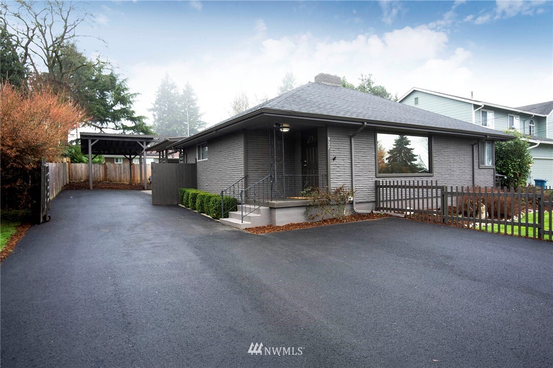 Property Photo: 927 Van Jan Street WA 98290