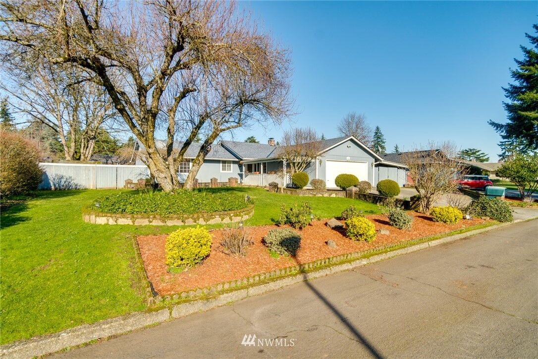 Property Photo: 11424 NE 8th St WA 98684