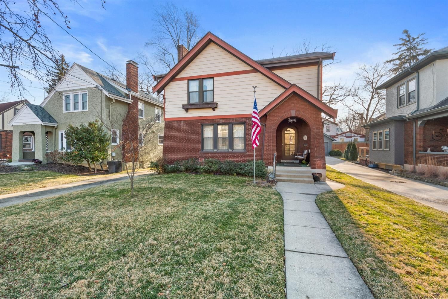 Property Photo: 2819 Inverness Pl OH 45209
