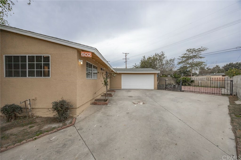 Property Photo:  602 S Center Street  CA 92703 