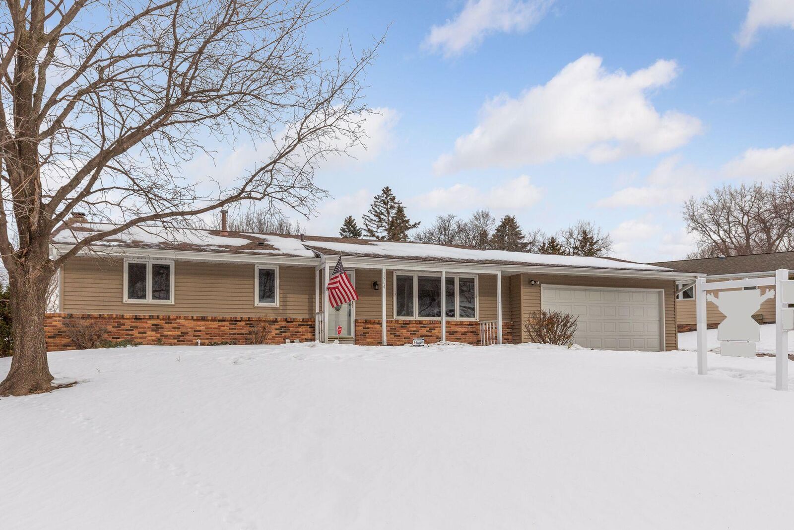 Property Photo:  1904 Sioux Court  MN 55337 