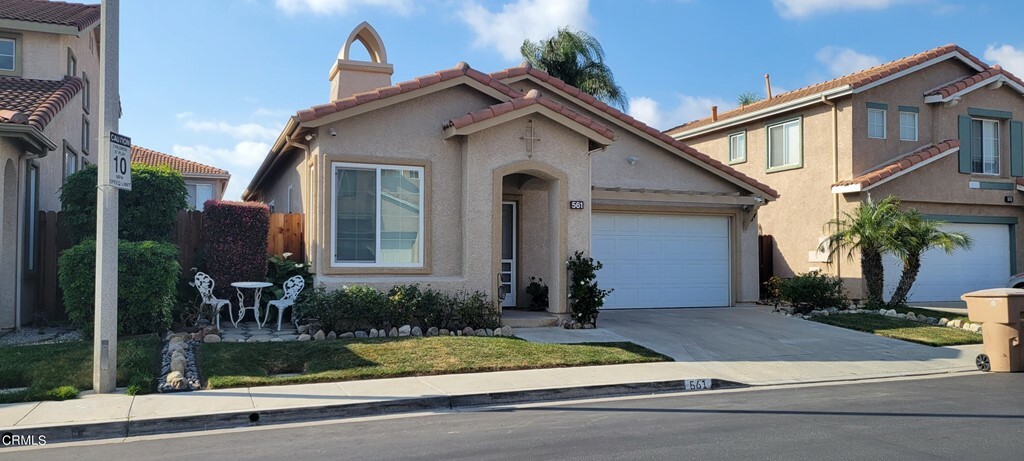 Property Photo:  561 Paseo Lunar  CA 93010 