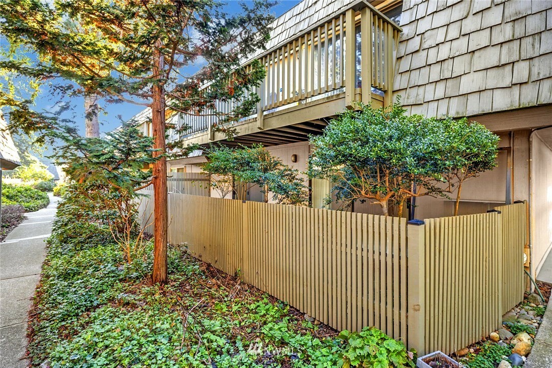 Property Photo:  1420 153rd Avenue NE 3809  WA 98007 