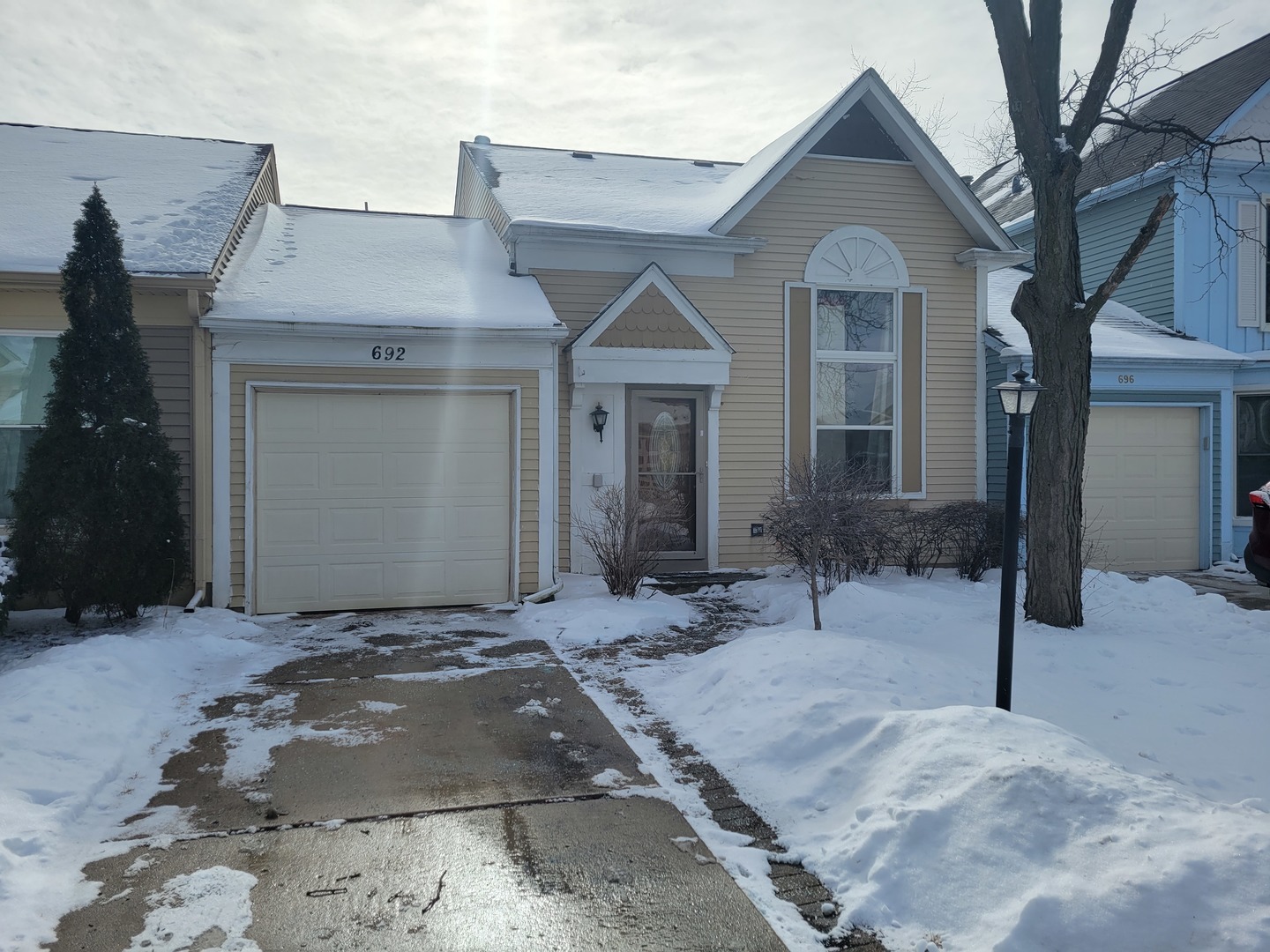 Property Photo:  692 Jackson Street  IL 60133 