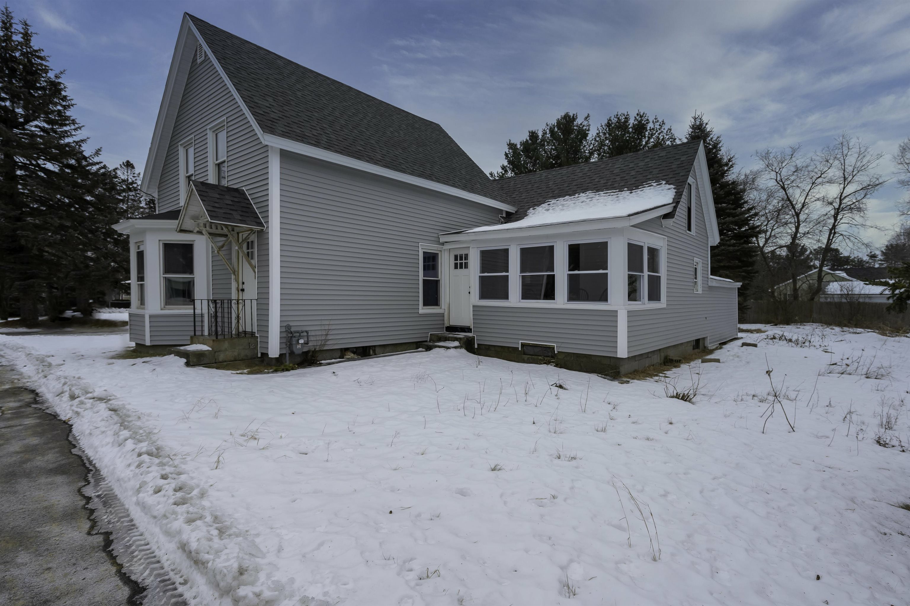 Property Photo:  52 Pembroke Road  NH 03301 