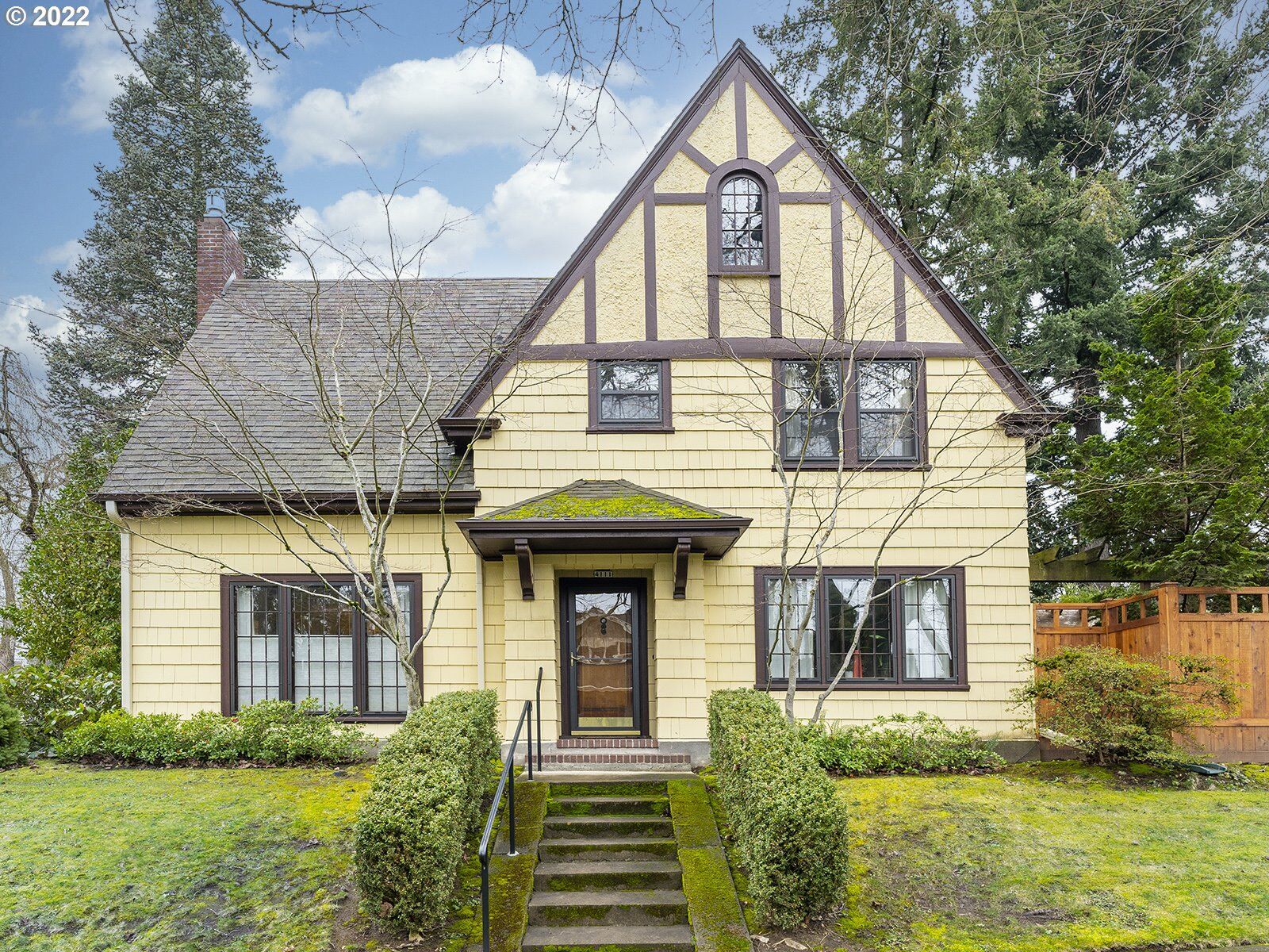 Property Photo:  4111 NE Knott St  OR 97212 