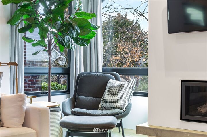 Property Photo: 2218 1st Avenue W WA 98119