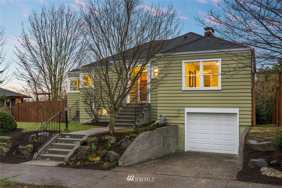 Property Photo:  4137 12th Avenue S  WA 98108 