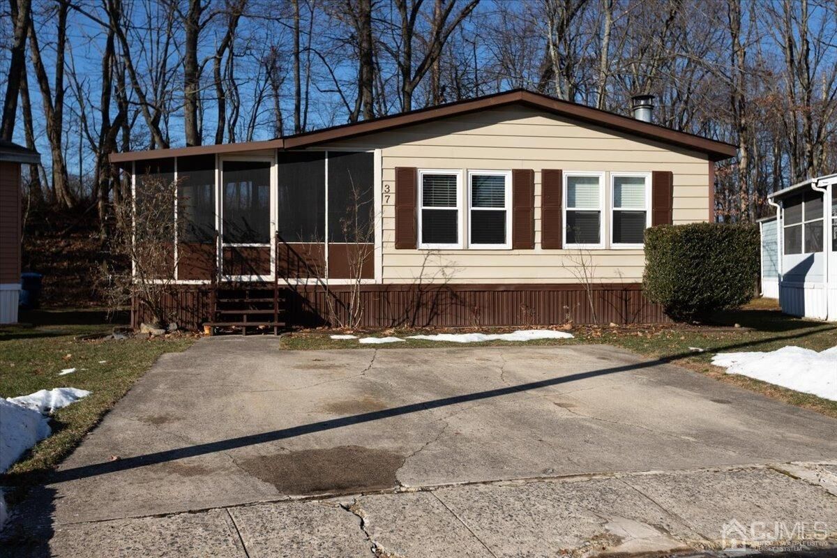 Property Photo:  37 Whitman Road Road  NJ 08902 