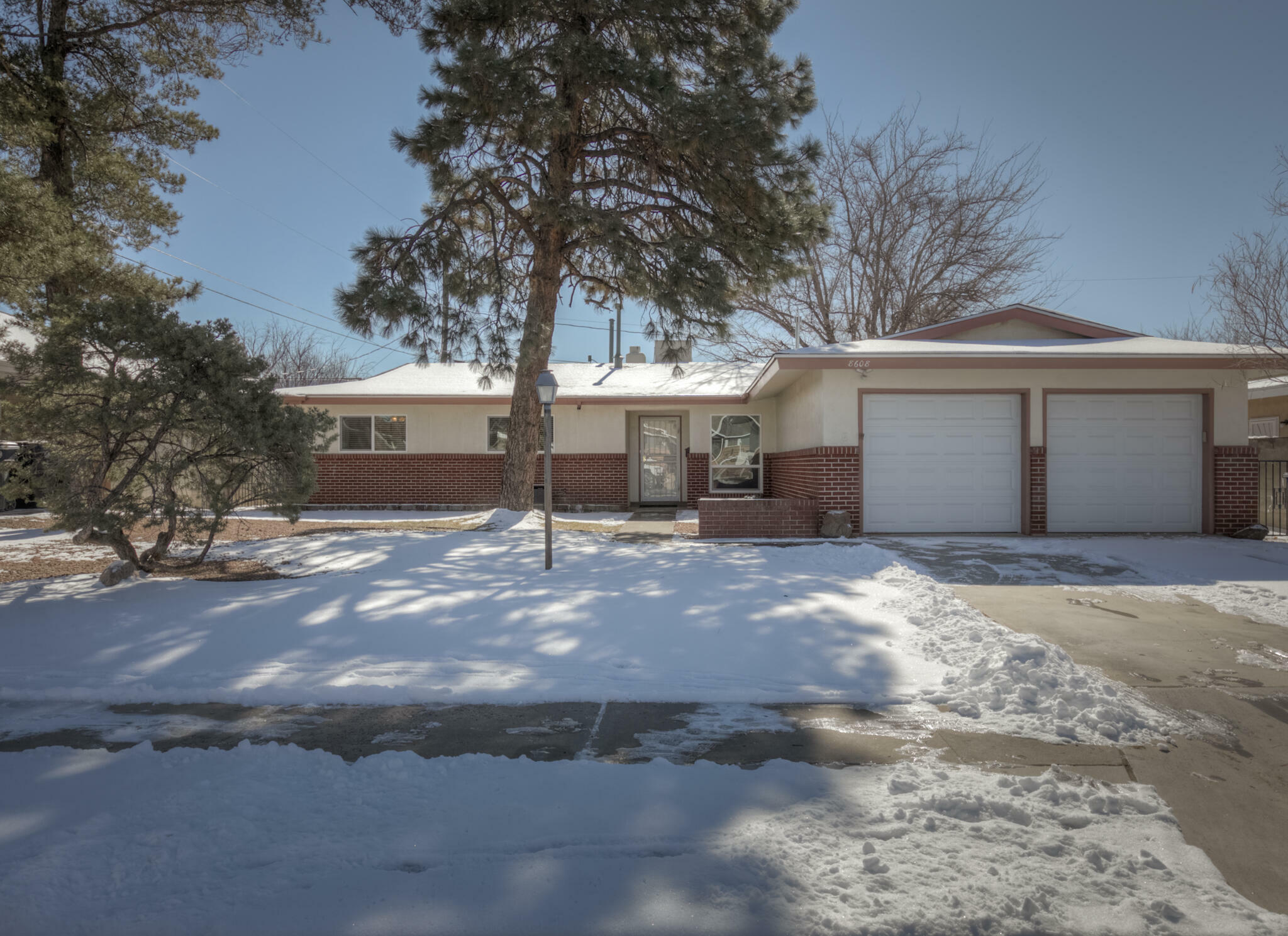 Property Photo:  8608 Hannett Avenue NE  NM 87112 